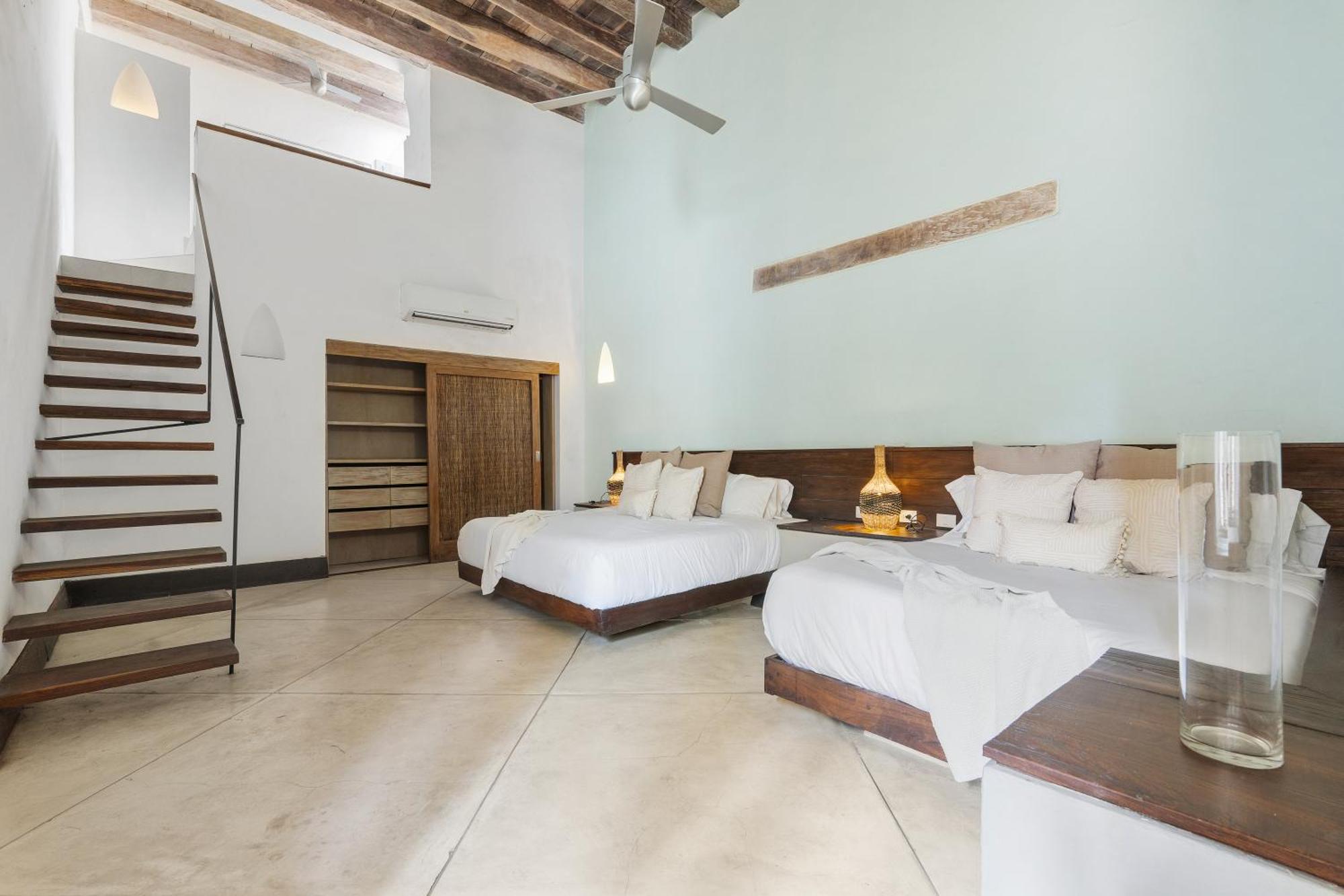 Casa Del Dragon - Luxury Colonial Cook Included Villa Cartagena