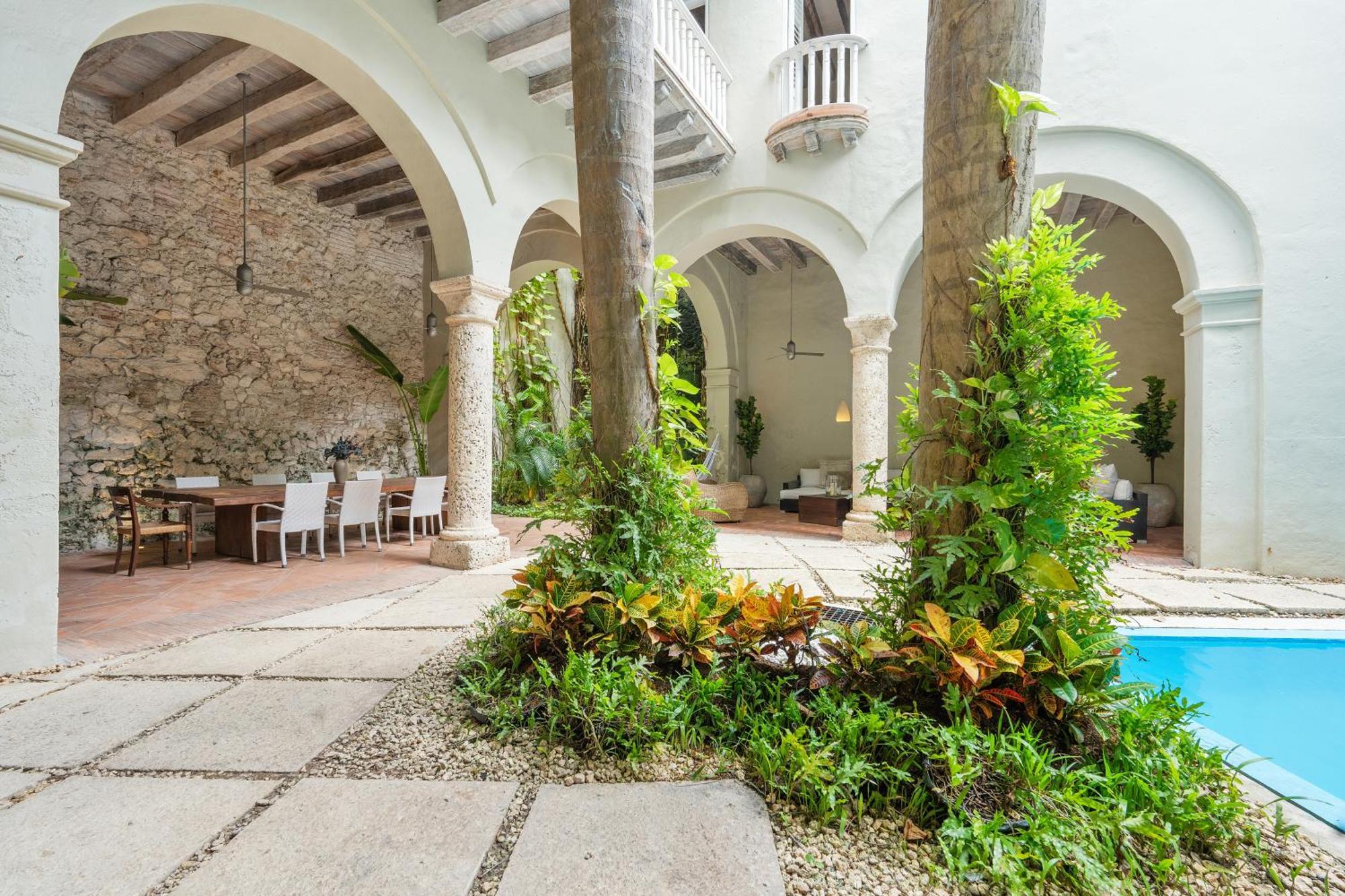 Villa Casa Del Dragon - Luxury Colonial Cook Included Cartagena